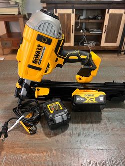 DeWalt DCN21PLM1 20V MAX* 21° Plastic Collated Cordless Framing Nailer Kit