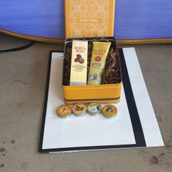 Burt Bees Gift Set