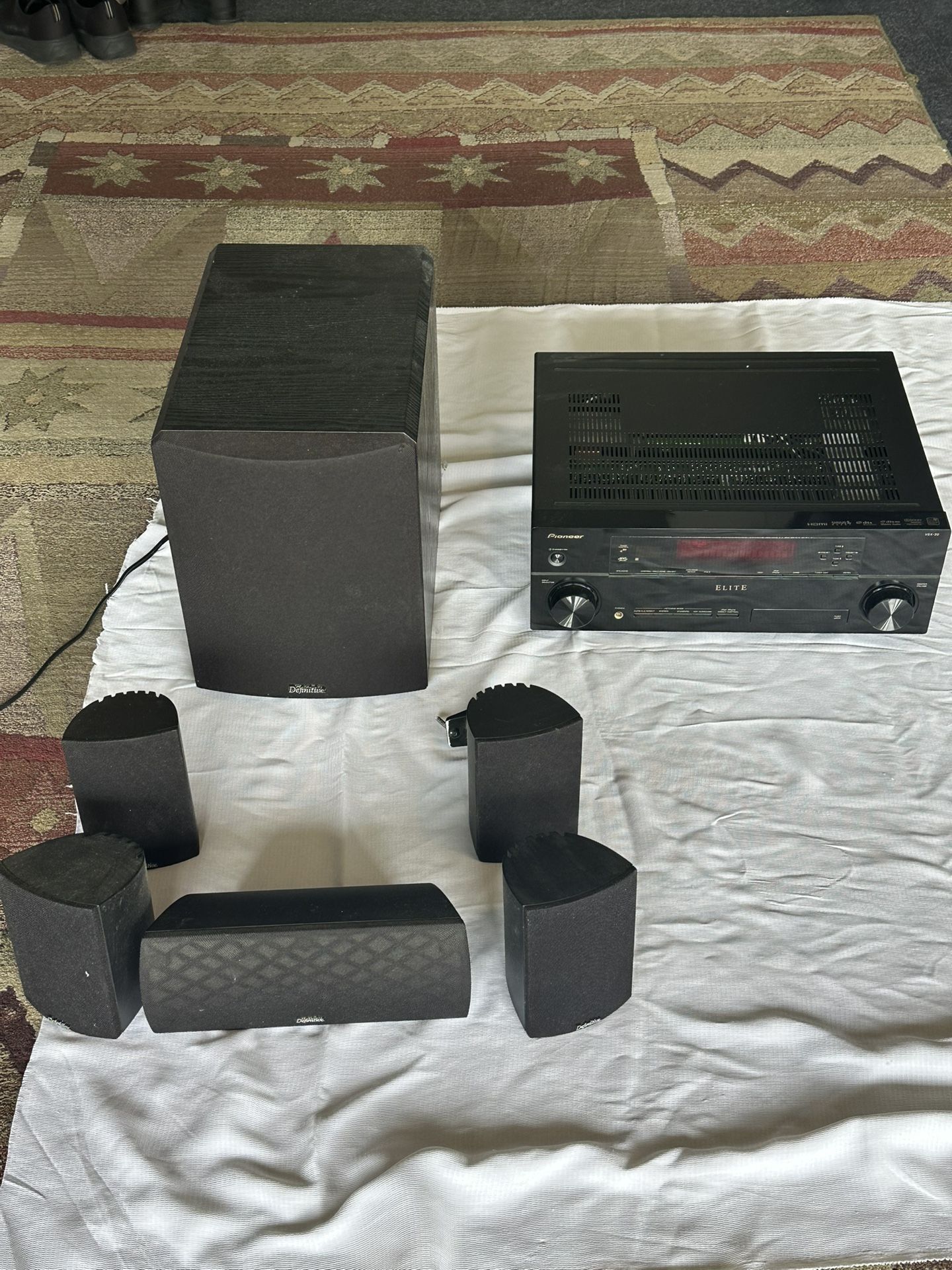 Definitive 600 Surrounding Speakers + Pioneer Receiver
