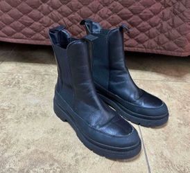 CALIA Women's Peyton Chelsea Boots Durable Leather Upper Size 9.5 little used like new