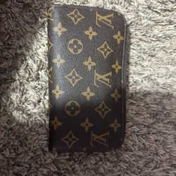 Louis Vuitton Zippy Wallet
