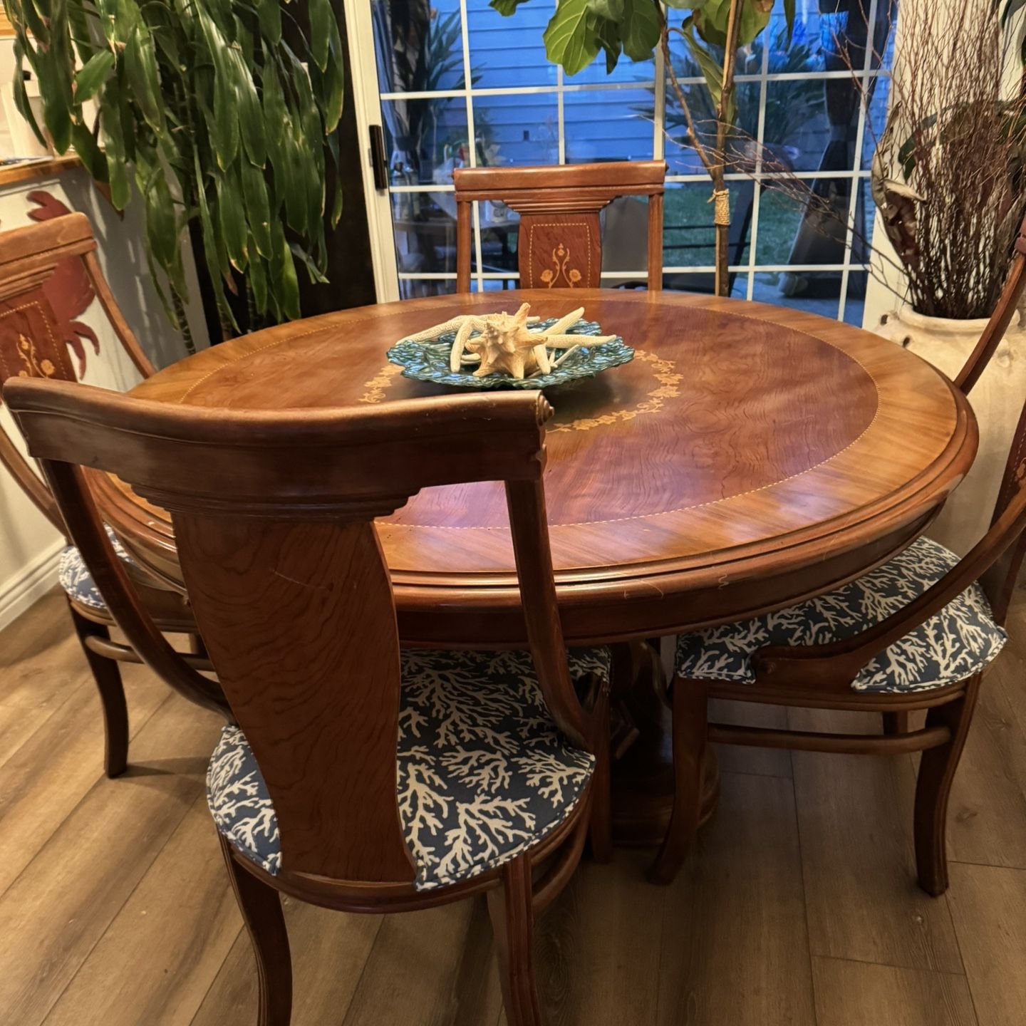 Beautiful, Classic 4 Chair Solid Wood Dining Set