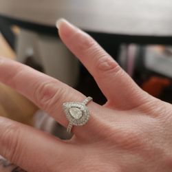 pear diamond engagement ring