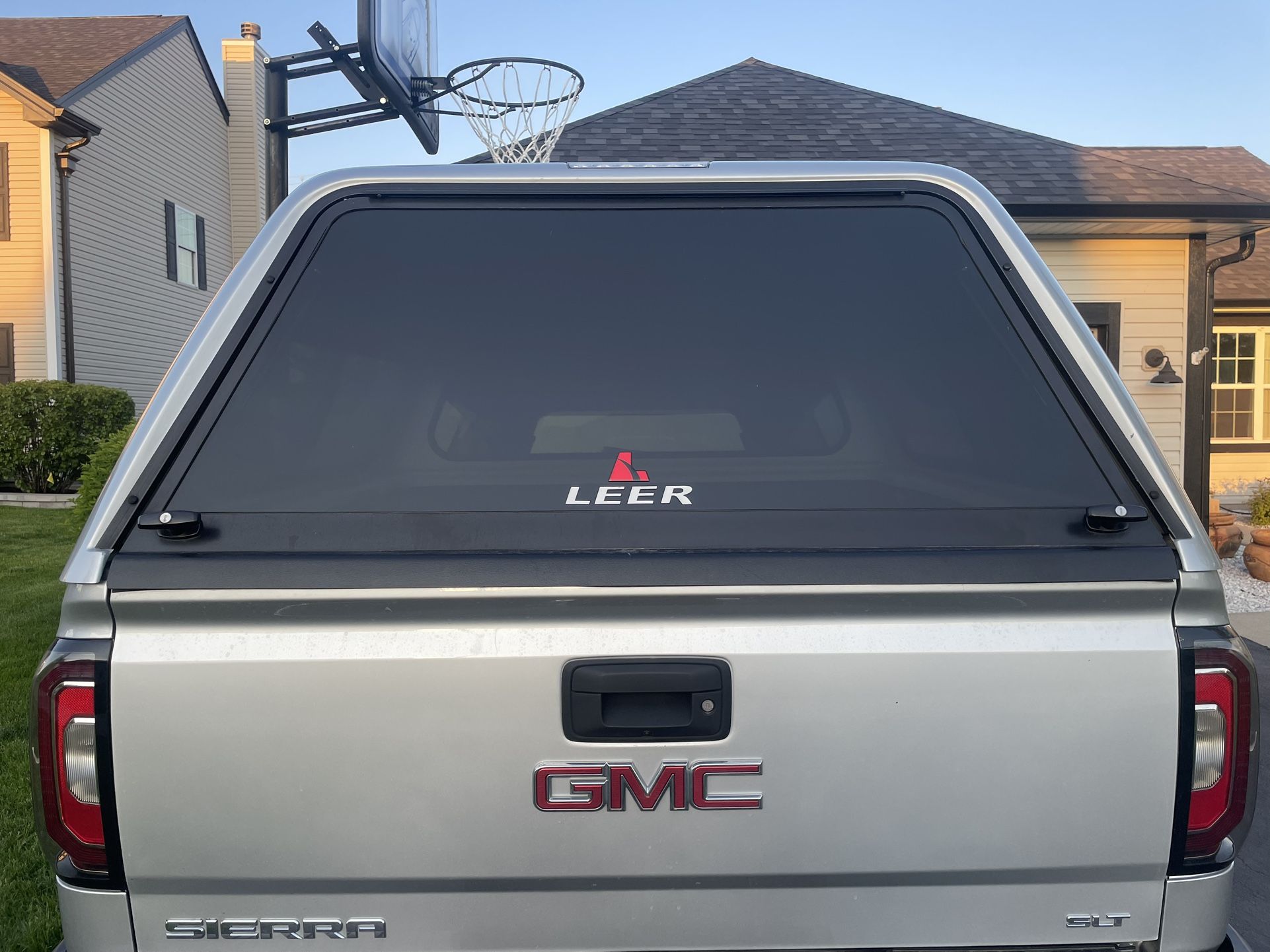 Leer Camper Shell