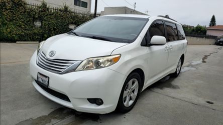 Toyota sienna 2013 LE