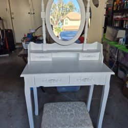  Girls Vanity With Stool 