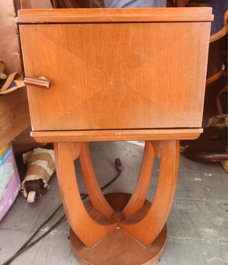 Art deco small table
