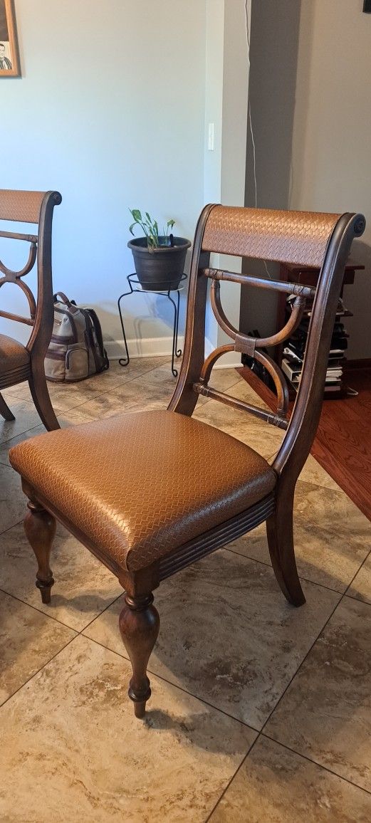 ROUND TABLE 60 INCHES 6 Chairs