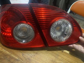 2005-2008 Toyota Corolla Left Driver taillight Good Condition!