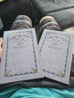 Haggadah Shel Pesach Shaarei Tzion by שי למורא (Set of 2 Hebrew Passover Haggadah Books)