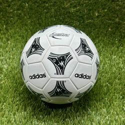 Adidas Questra Mini World Cup Ball