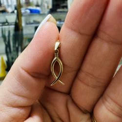 14k Jesús Fish Pendant 
