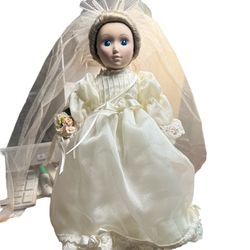 13” porcelain doll  THE DANBURY MINT - BRIDES OF AMERICA COLLECTION PORCELAIN DOLL- MARGARET No original box excellent condition. T-214
