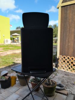 Black Step Trash Can