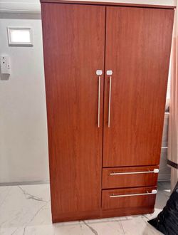 Closet With 2 Drawers