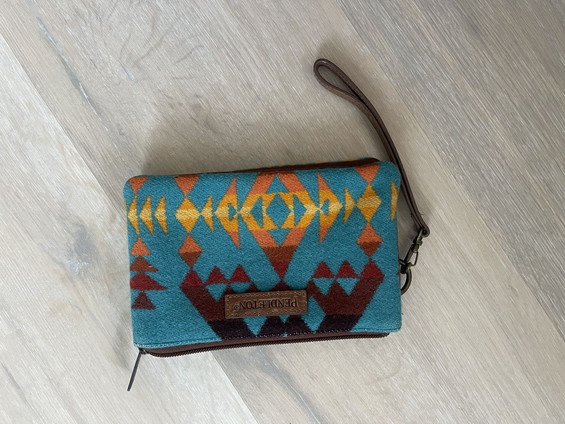 Pendleton Three Pocket keeper