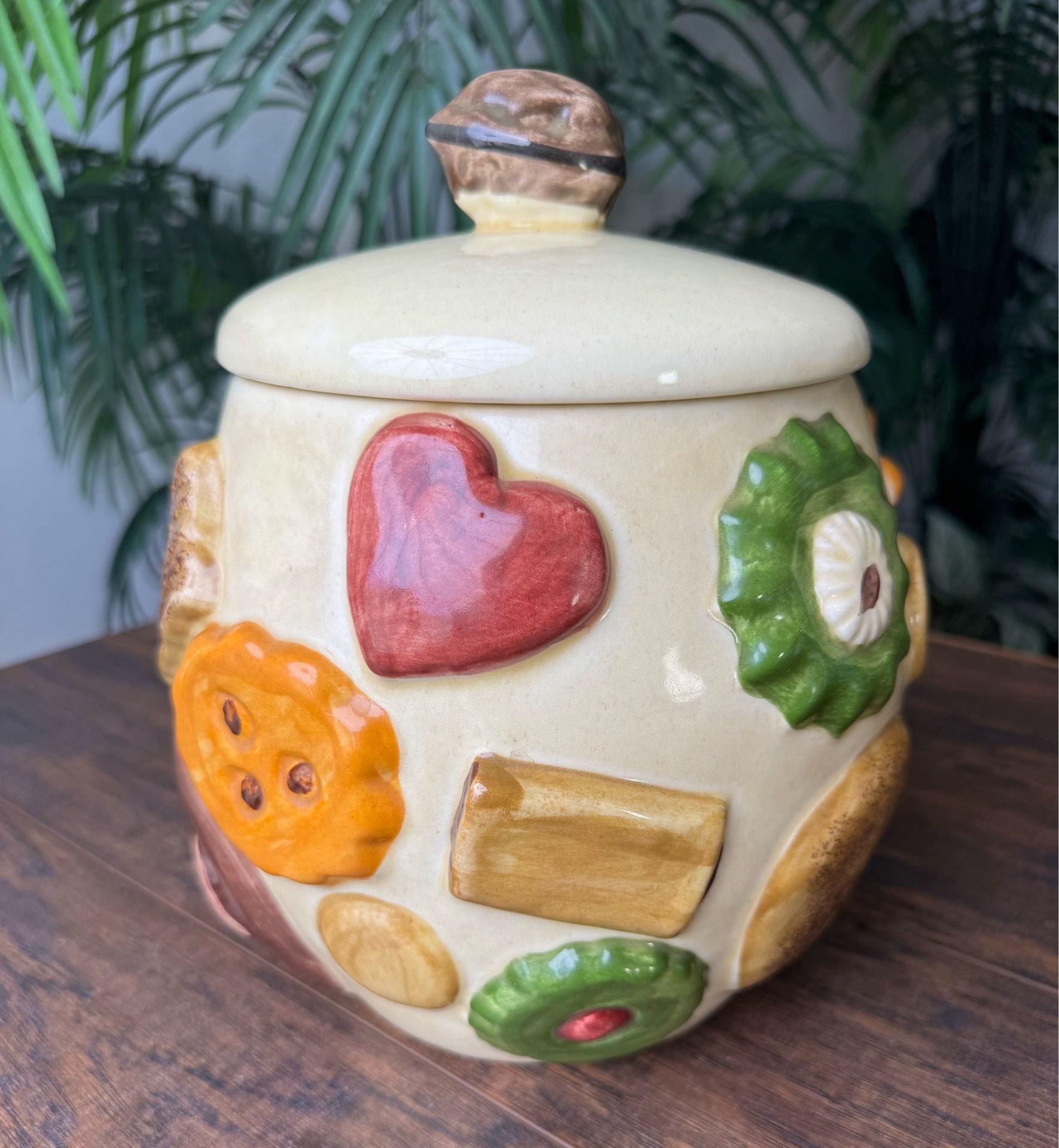 Vtg 1950s “Cookies All Over Jar w/ Walnut Lid - Cream Side Hairline Crack on it