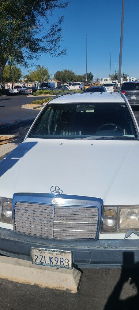 White 1989 Mercedes 300te Wagon