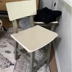 LOW PRICE MOVING- STUNNING COUNTER HEIGHT BAR STOOLS