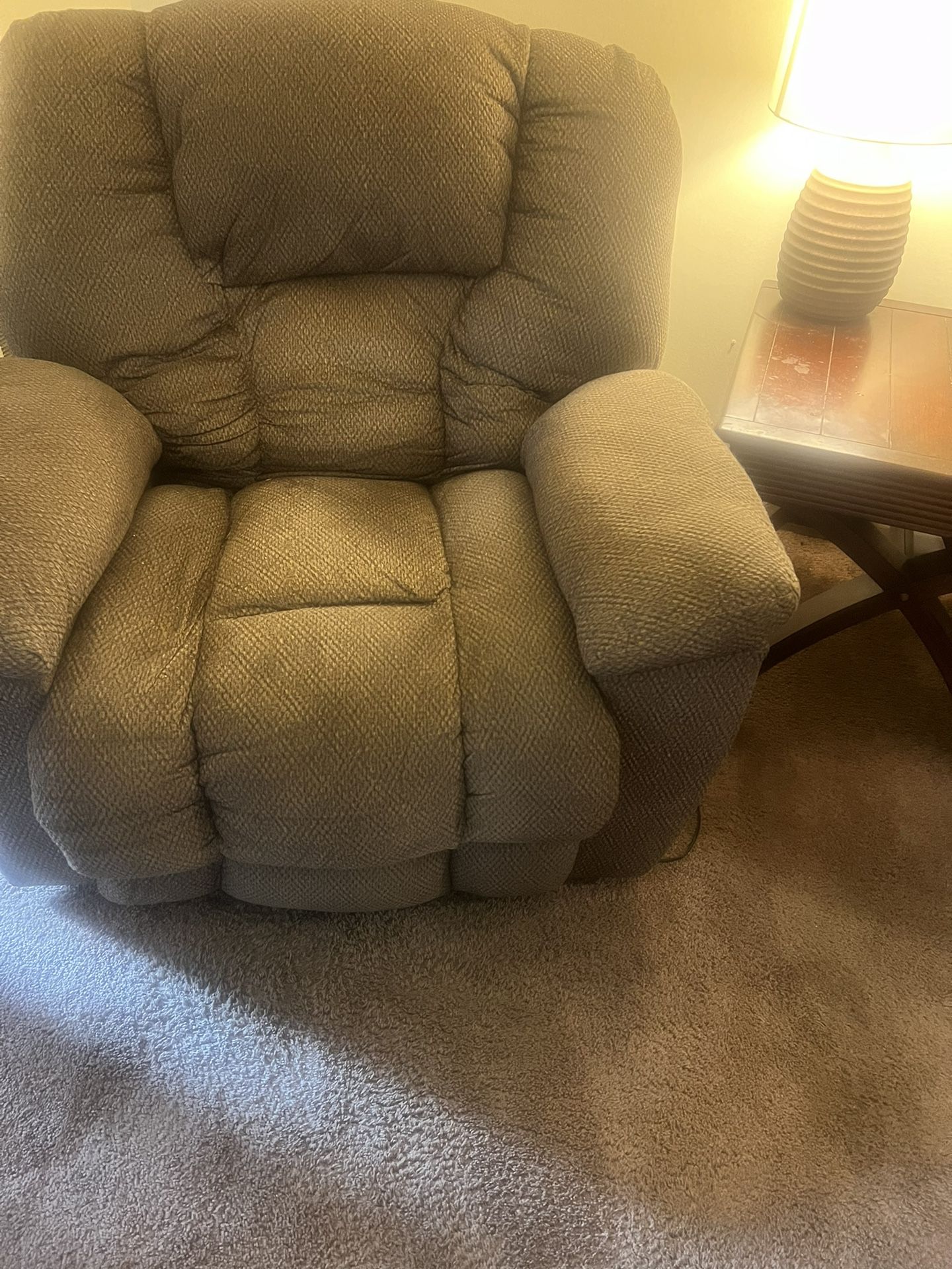 “High-Quality Pre-Loved Furniture - Great Deals, Ready for a New Home!”