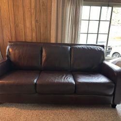 Excellent Condition Leather Couch 