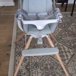 Munchkin Cloud Baby High Chair With 360° Swivel - Clear