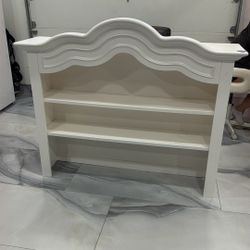 Munire Capri Curve Top Hutch in White