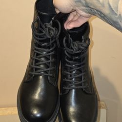 Tredsafe Women's Raven Slip Resistant Shoes

new with tags

size W 9.5