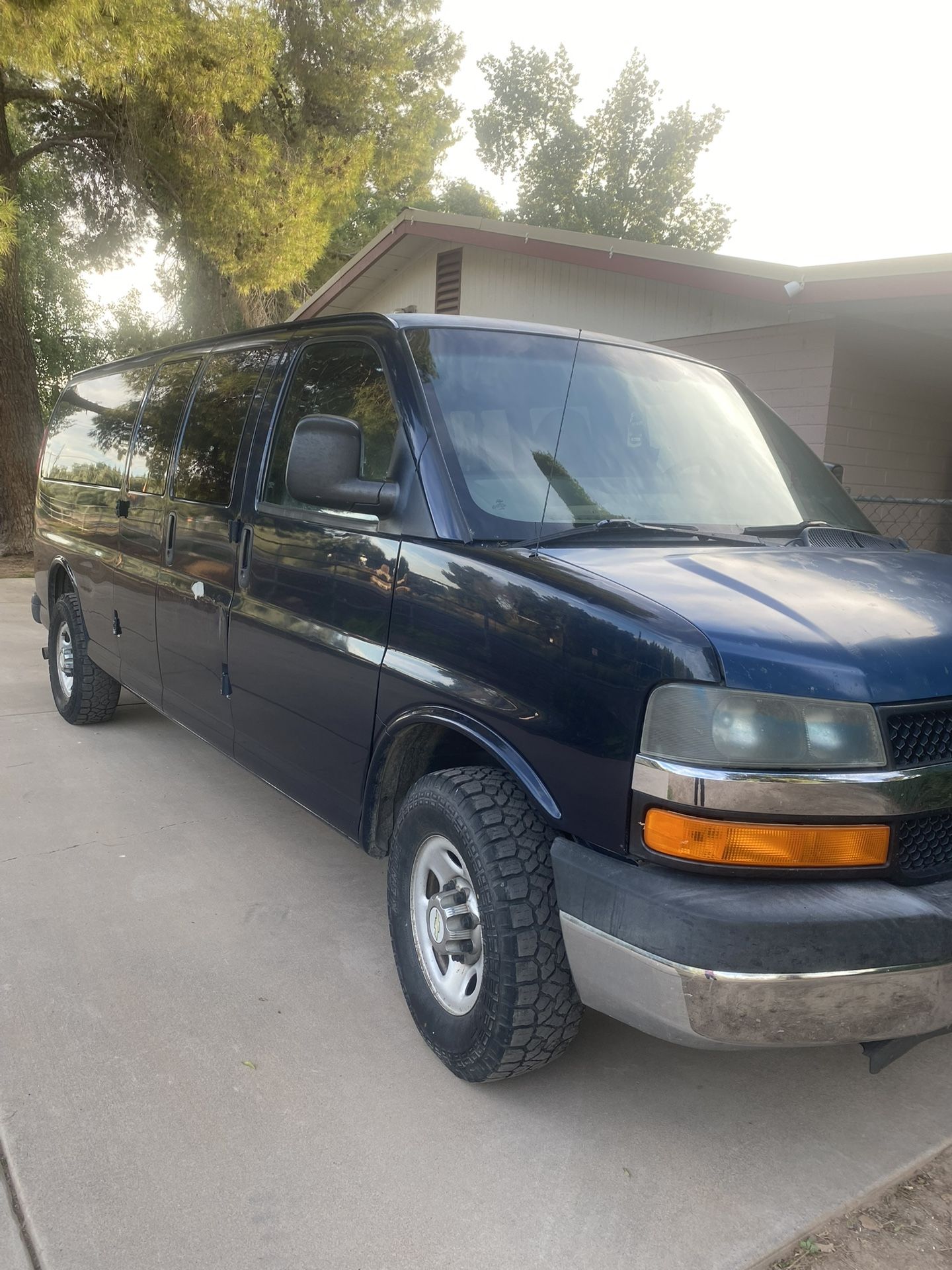 2010 Chevy 3500 Express 15 Passenger 