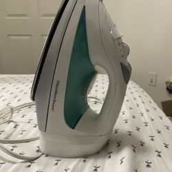 Hamilton Beach Clothing Iron, Steam Iron for Clothes with Stainless Steel Soleplate & Retractable Cord, White