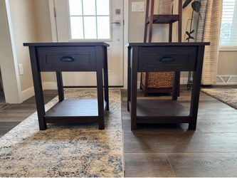 Set of 2 End Tables