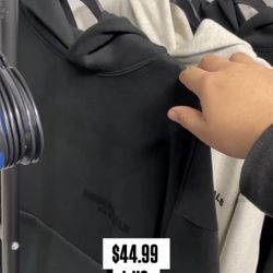 🌐 ESSENTIAL HOODIES 🌐