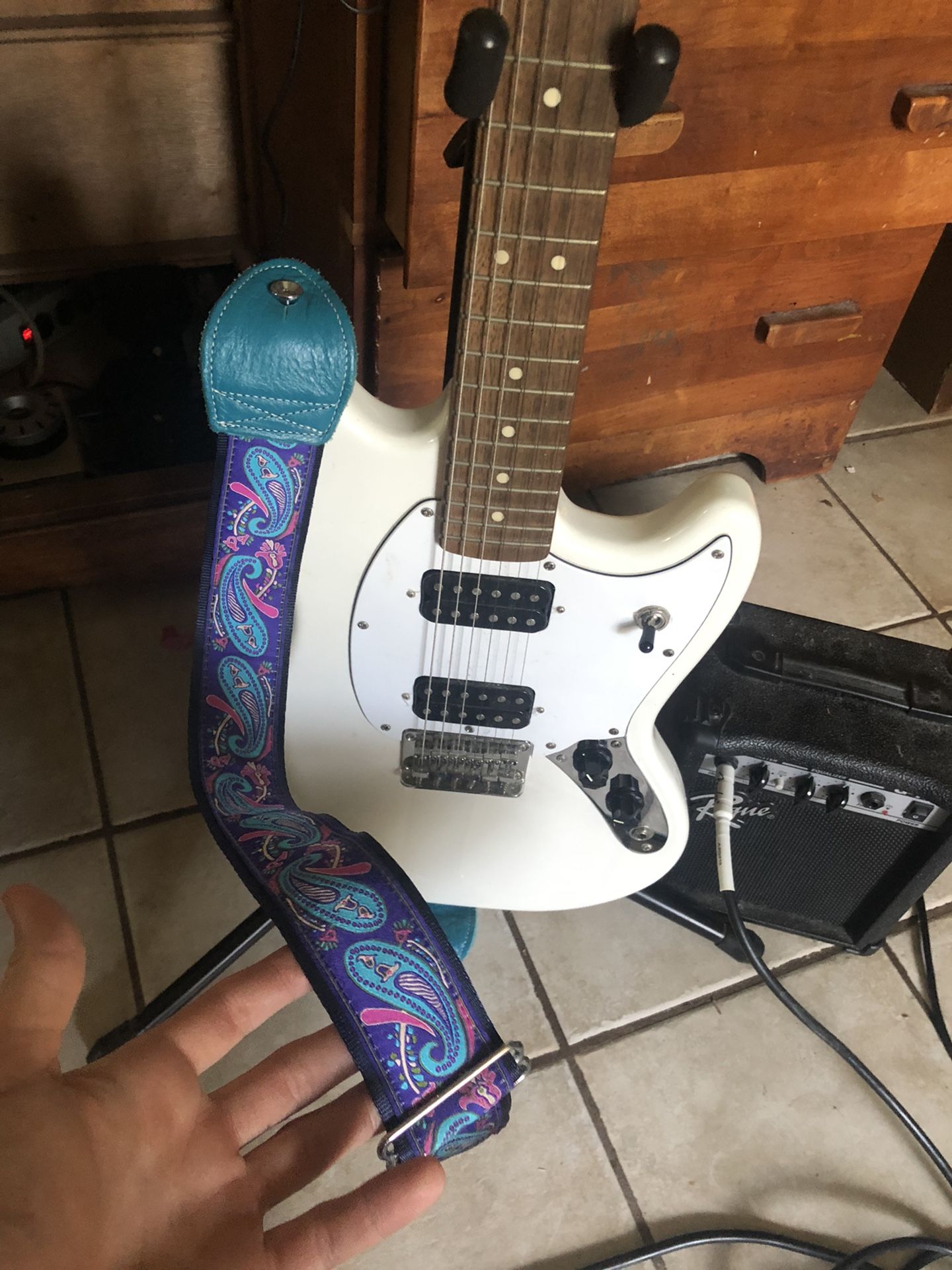 Squire Guitar & Rogue G-10