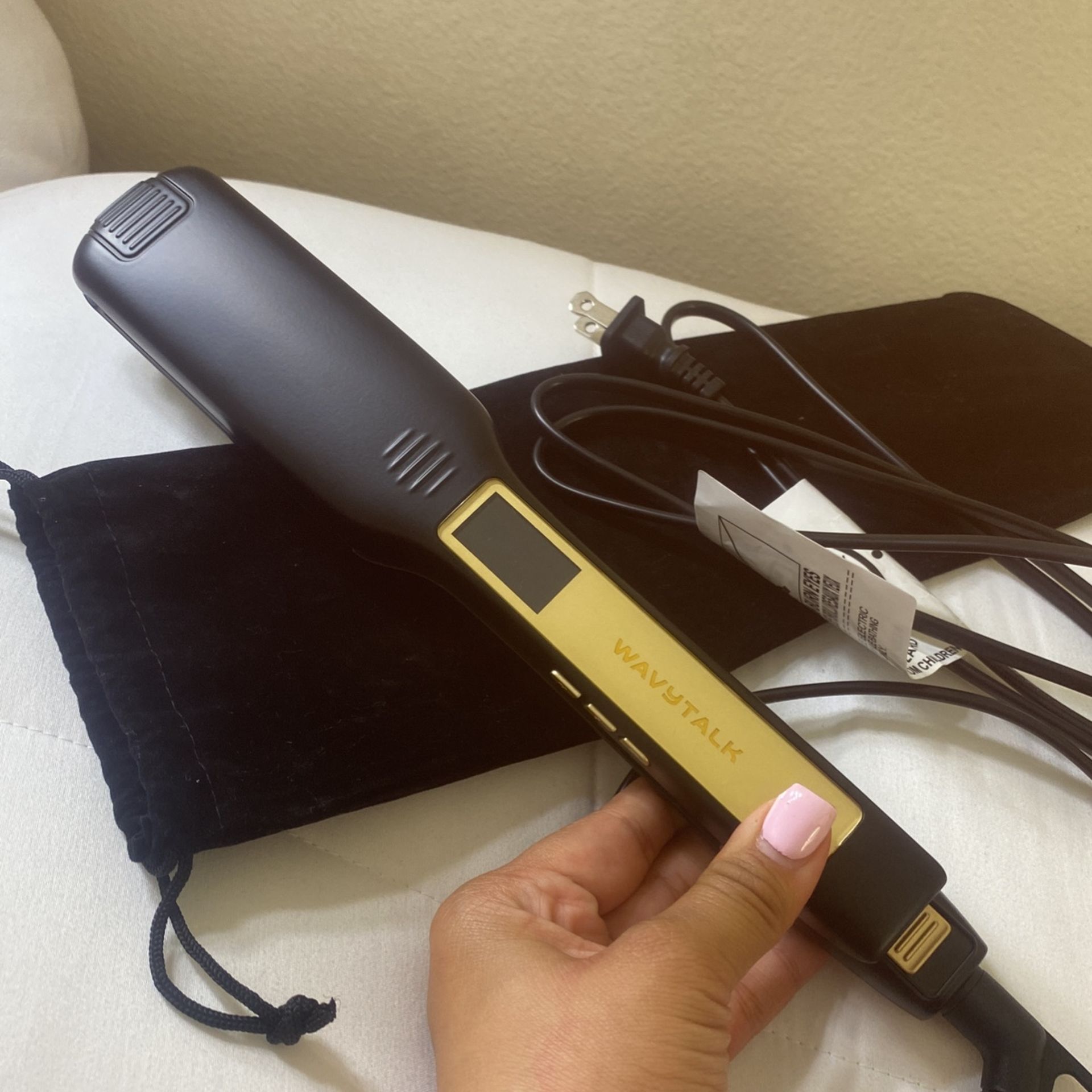 VIRAL TikTok Wavy Talks Straightener