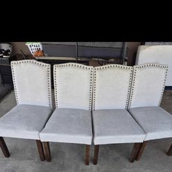 Dinning room tabel with 4 chairs