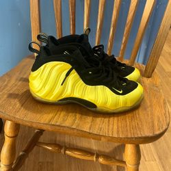 Nike Air Foamposite One Electrolime Size 8