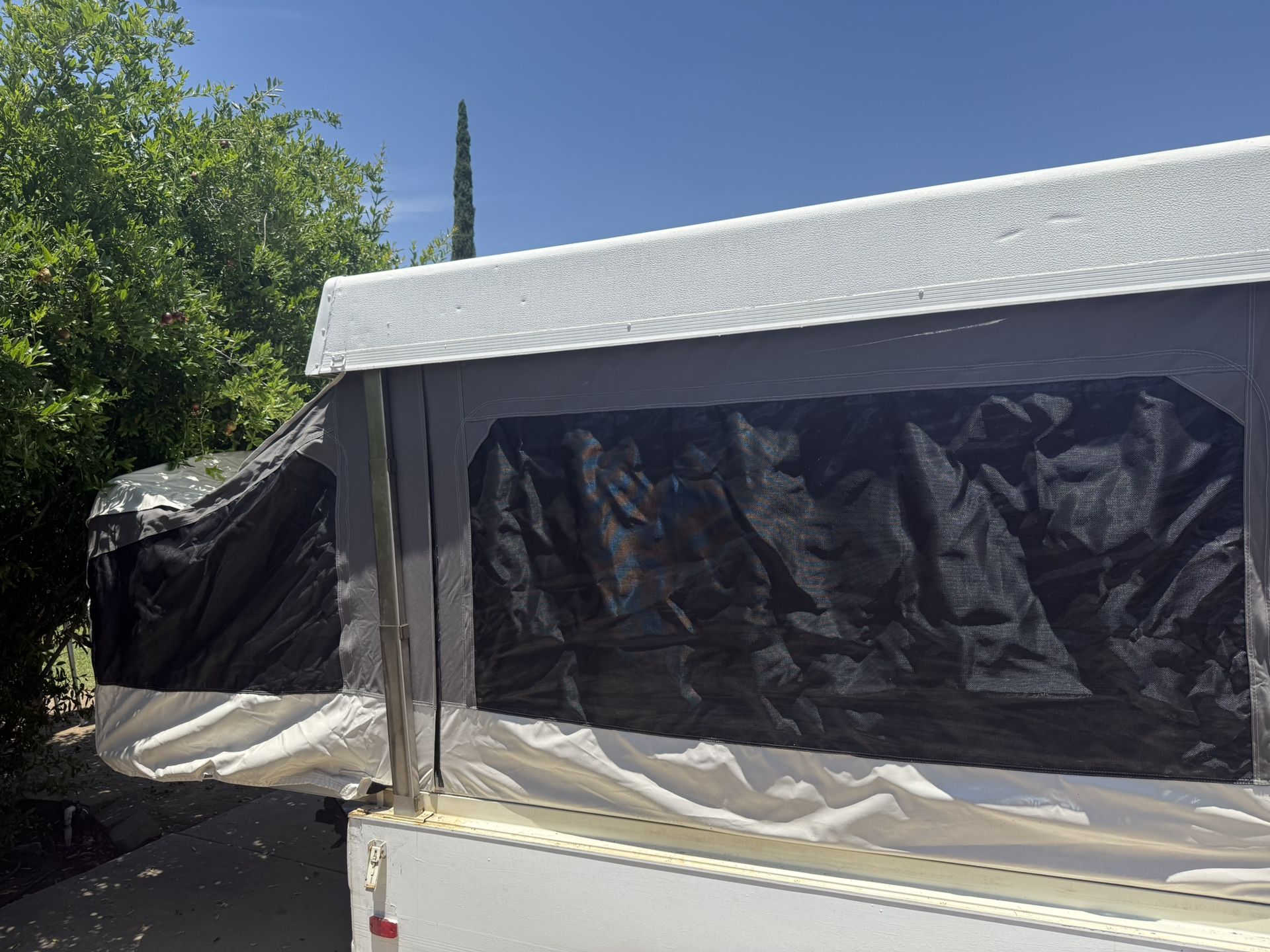 Pop up trailer