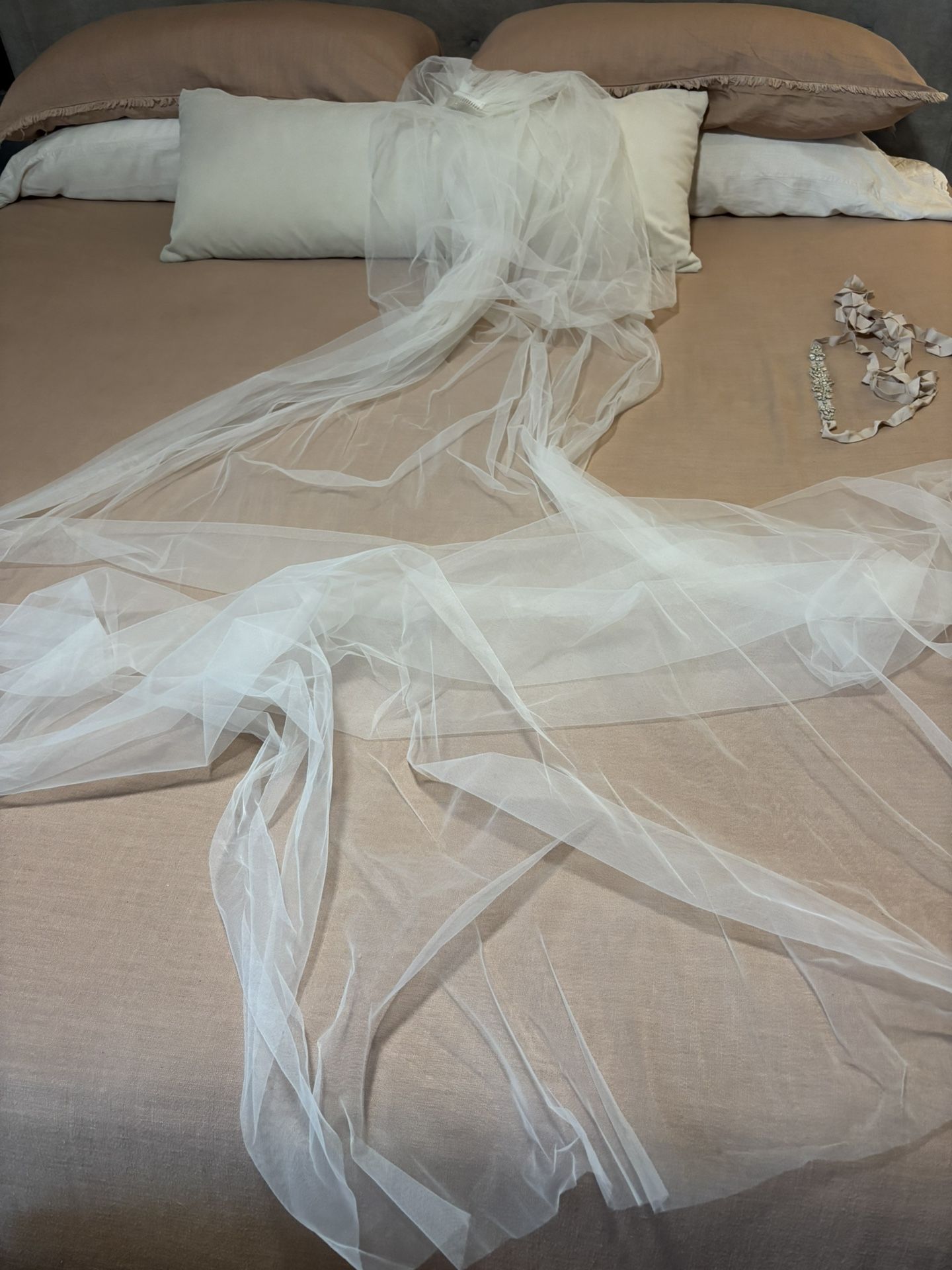 Bridal Veil And Headband/Belt