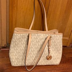 Original Michael Kor Hang Bag It’s Like New 