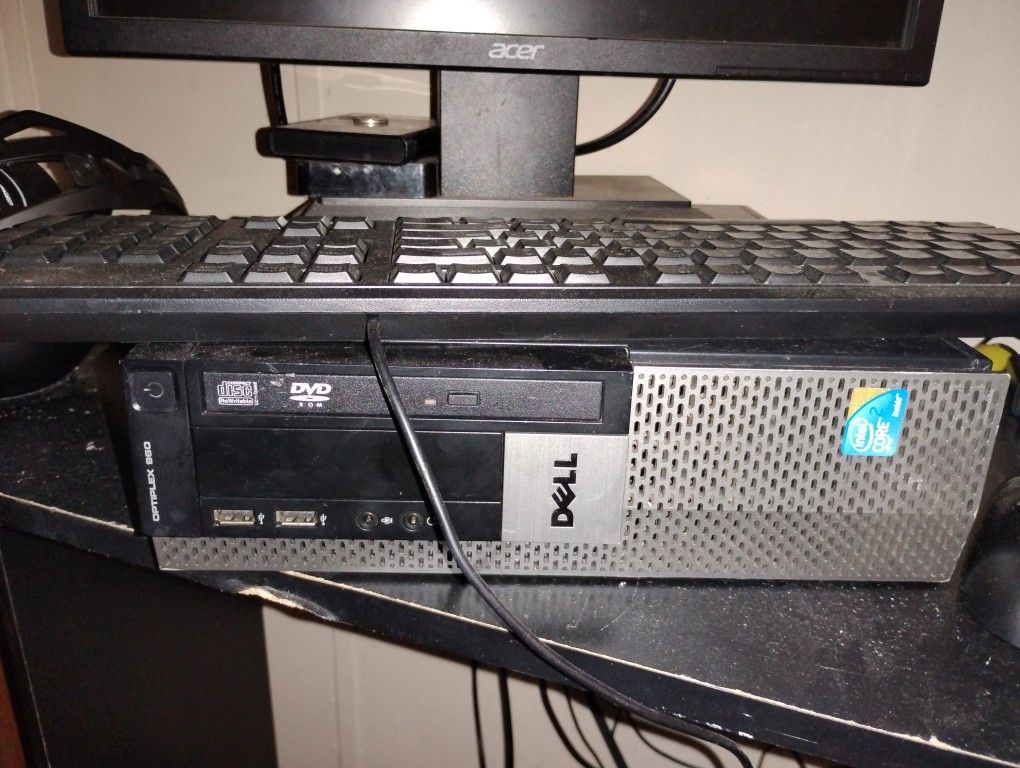 Desktop Computer.. Has Dual Monitor Capabilities.. I Used For Studio Computer.. Can Reformat For New Buyer..Has Wireless Headset Included Very Good.