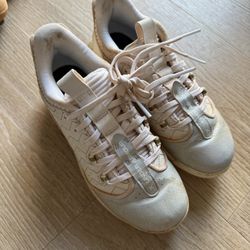 Boys Size 3 UA Baseball Cleats 