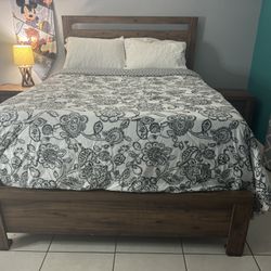 Queen Wood Bedroom Set