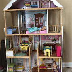 Beautiful KidKraft Dollhouse 