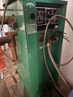 Rocker arm spot welder