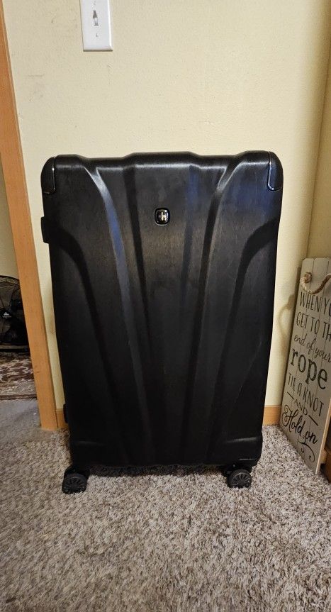 New 28 Inch Swiss Gear Rolling Suitcase 