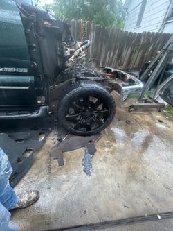 Sierra gmc  Chevy Silverado rims 22s 6 lug