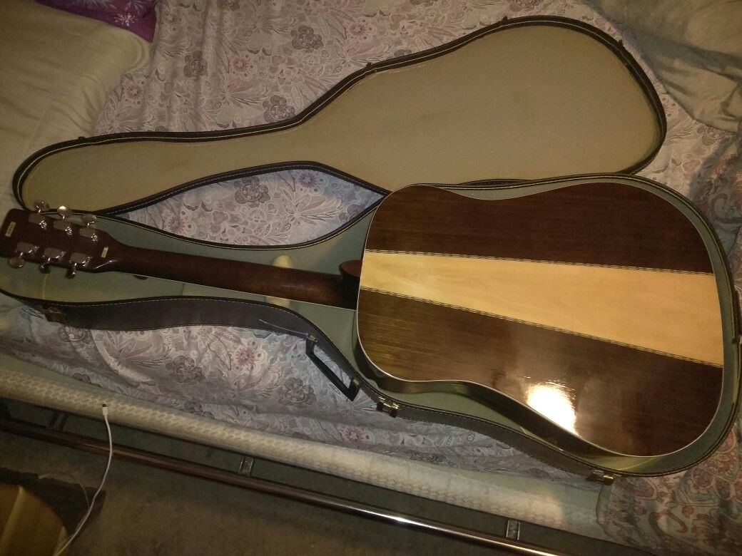 Nice ACOUSTIC GUITAR made in Korea , used 3 times Like New. $79 obo