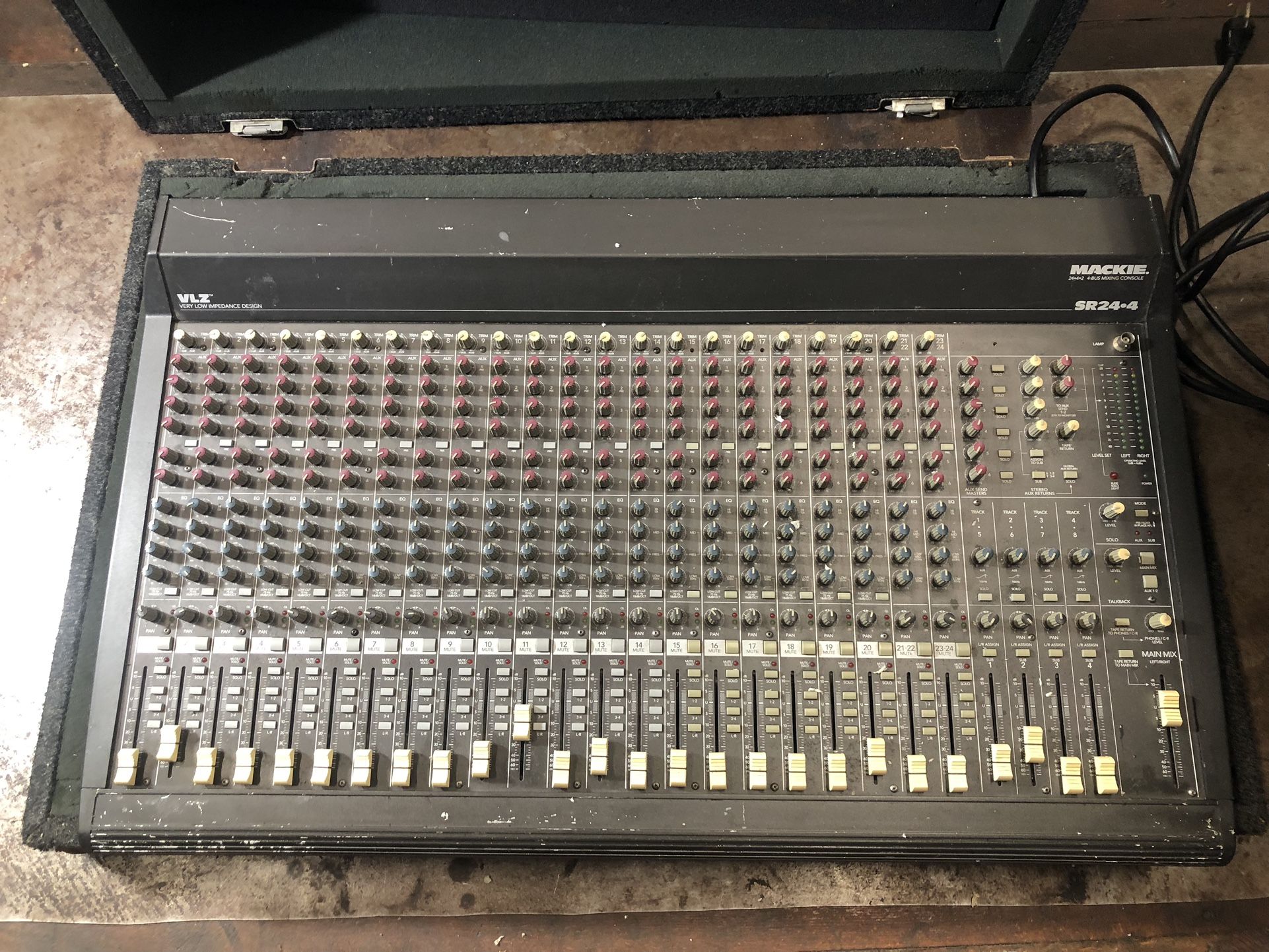 Mackie sr24 - 4