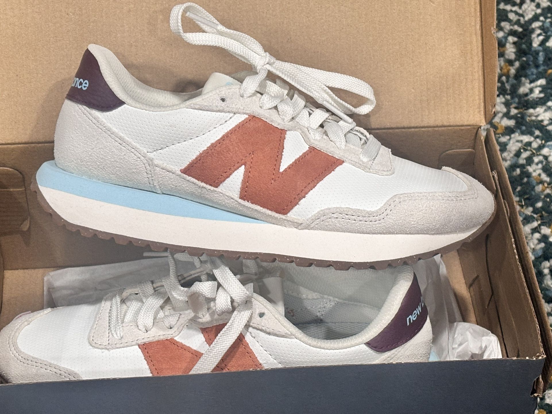 Womens Nike New Balances 237