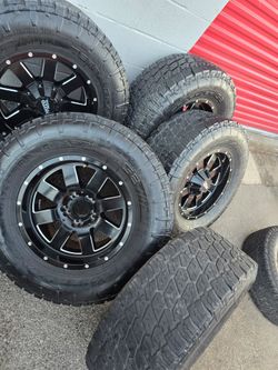 Jeep wrangler rims size 18" missing 2 caps